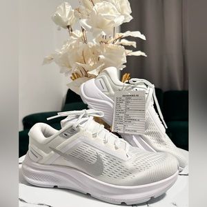 Nike Womens Air Zoom Structure 24